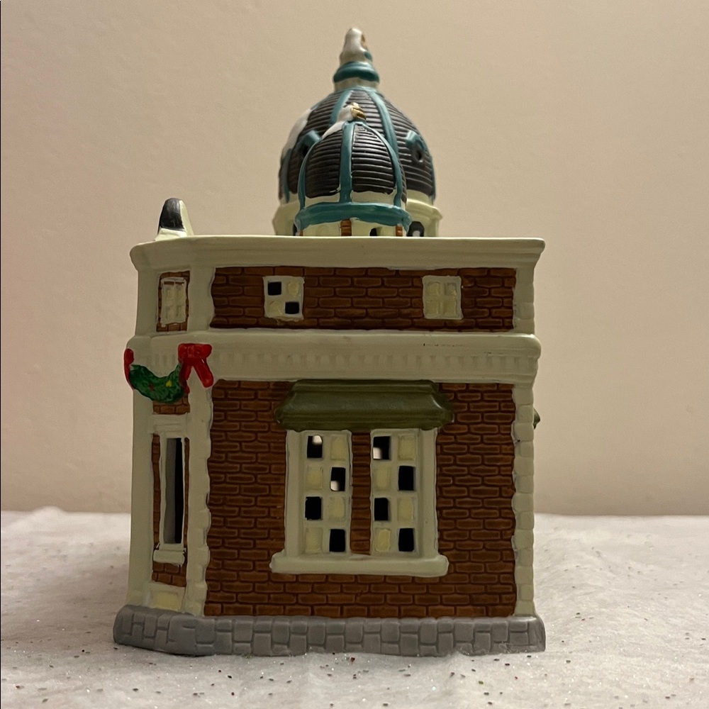 Dickens Keepsake Porcelain Lighted House Village Museum- no cord/light - Picture 6 of 16
